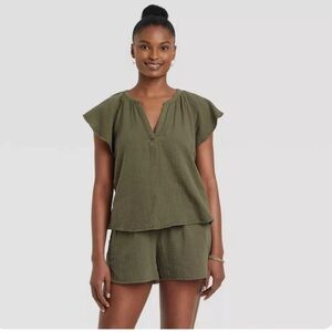 Universal Thread Women's Flutter Short Sleeve Blouse